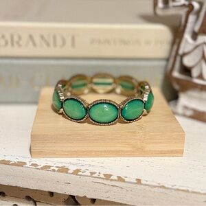 Vintage Jade Cabochon Stretch Bracelet